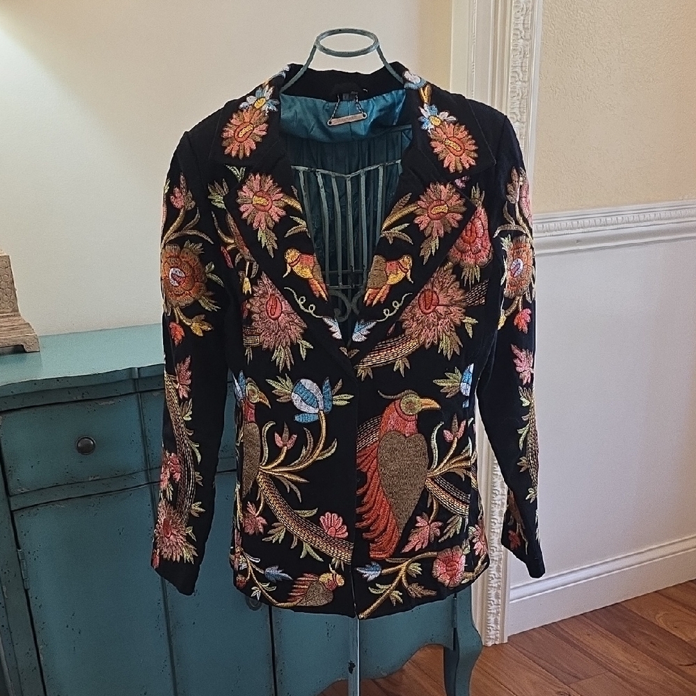 Paparazzi Black Floral Embroidered Blazer